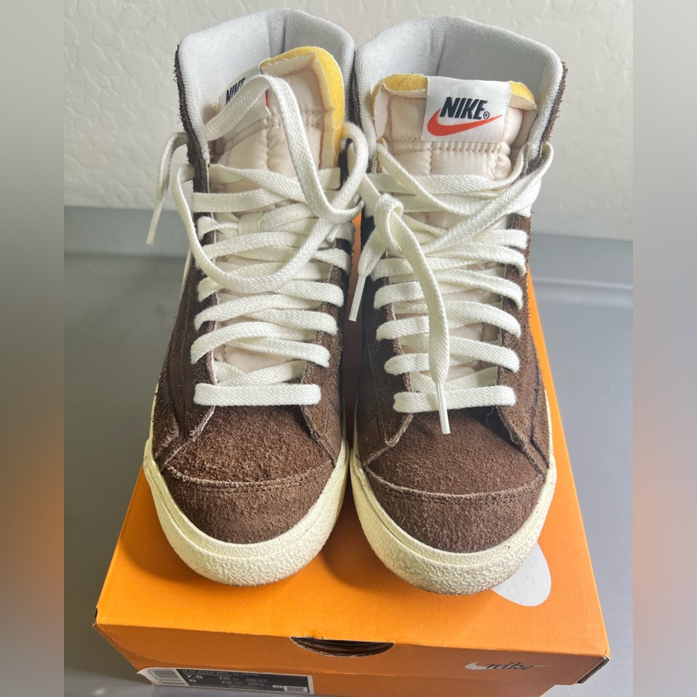 NIKE Women Blazer Mid ‘77 Vntg